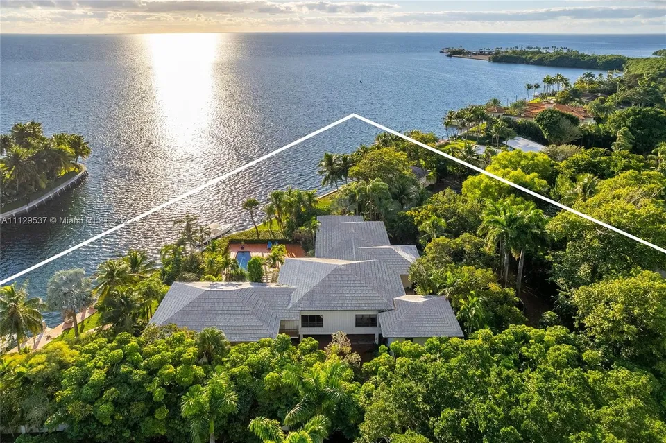 Waterfront residence in Coral Gables