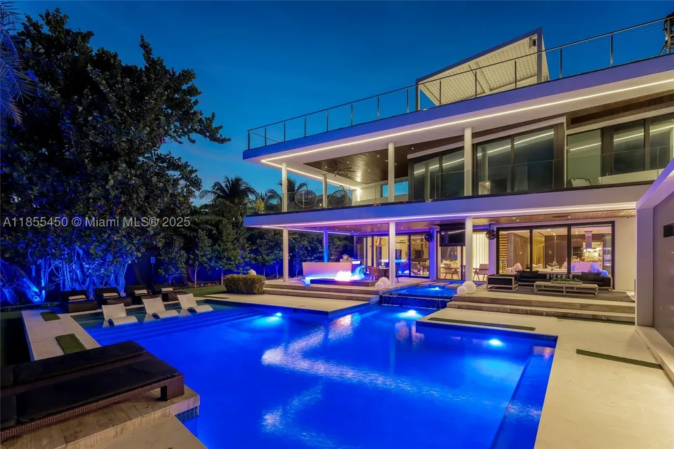 Luxury residence in Miami Beach