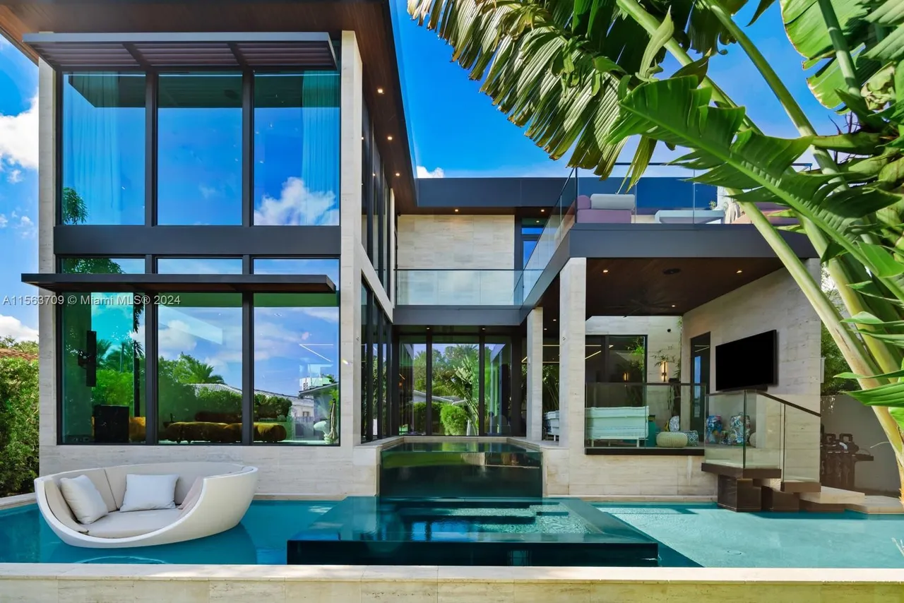 Luxury residence in Miami Beach