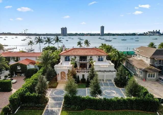 Waterfront estate in Palm Beach