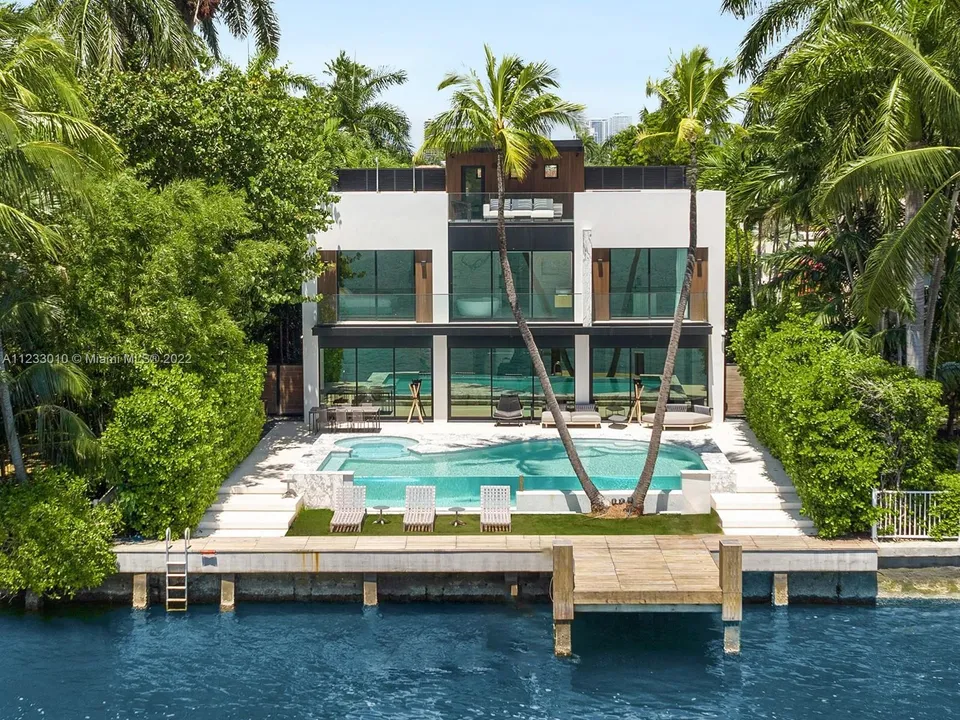 Waterfront residence in Miami Beach