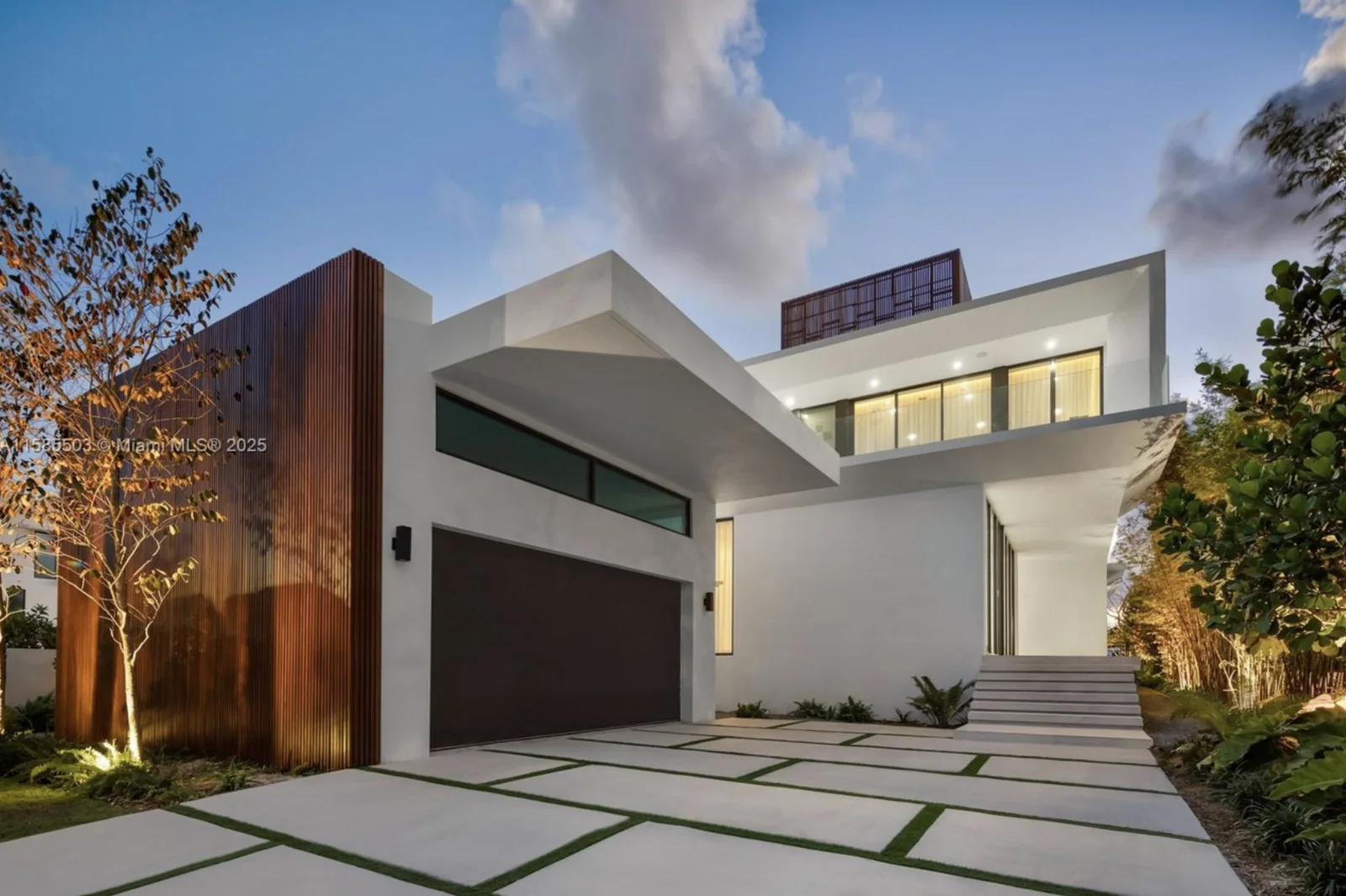 Waterfront residence in Miami Beach